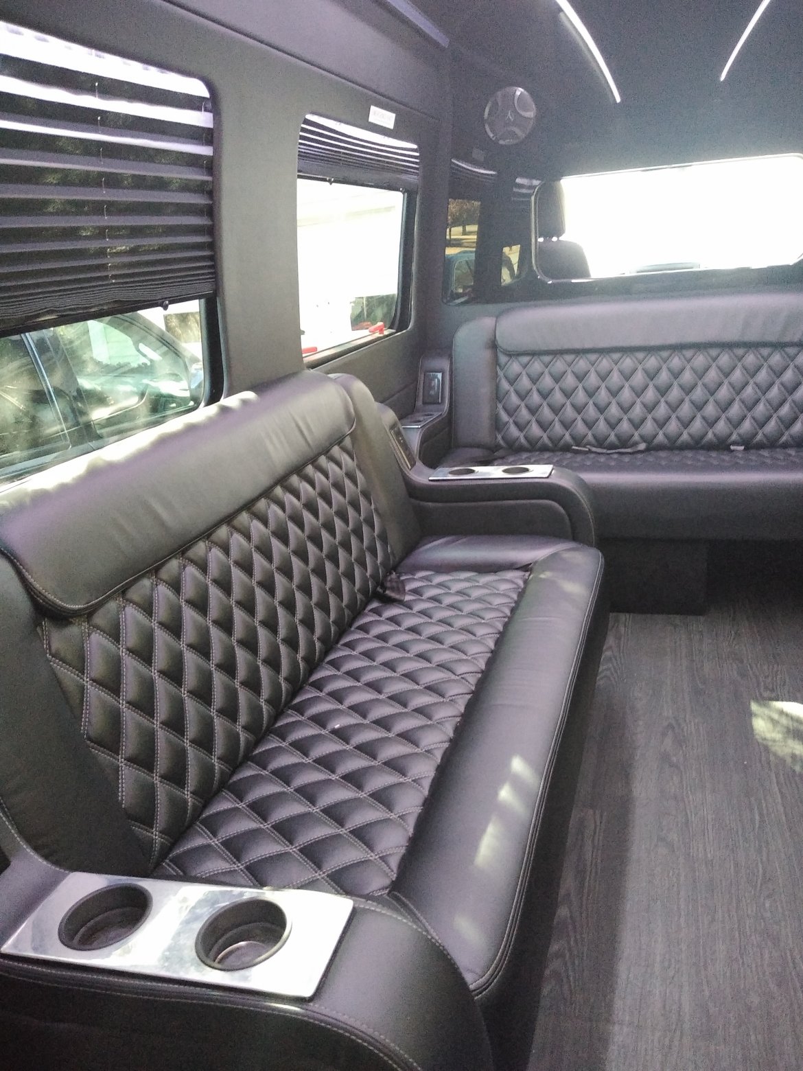 2016 Mercedes-Benz Sprinter 3500 Limousine Sprinter. Excellent condition 36,566 miles 90%tire t - Photo 3