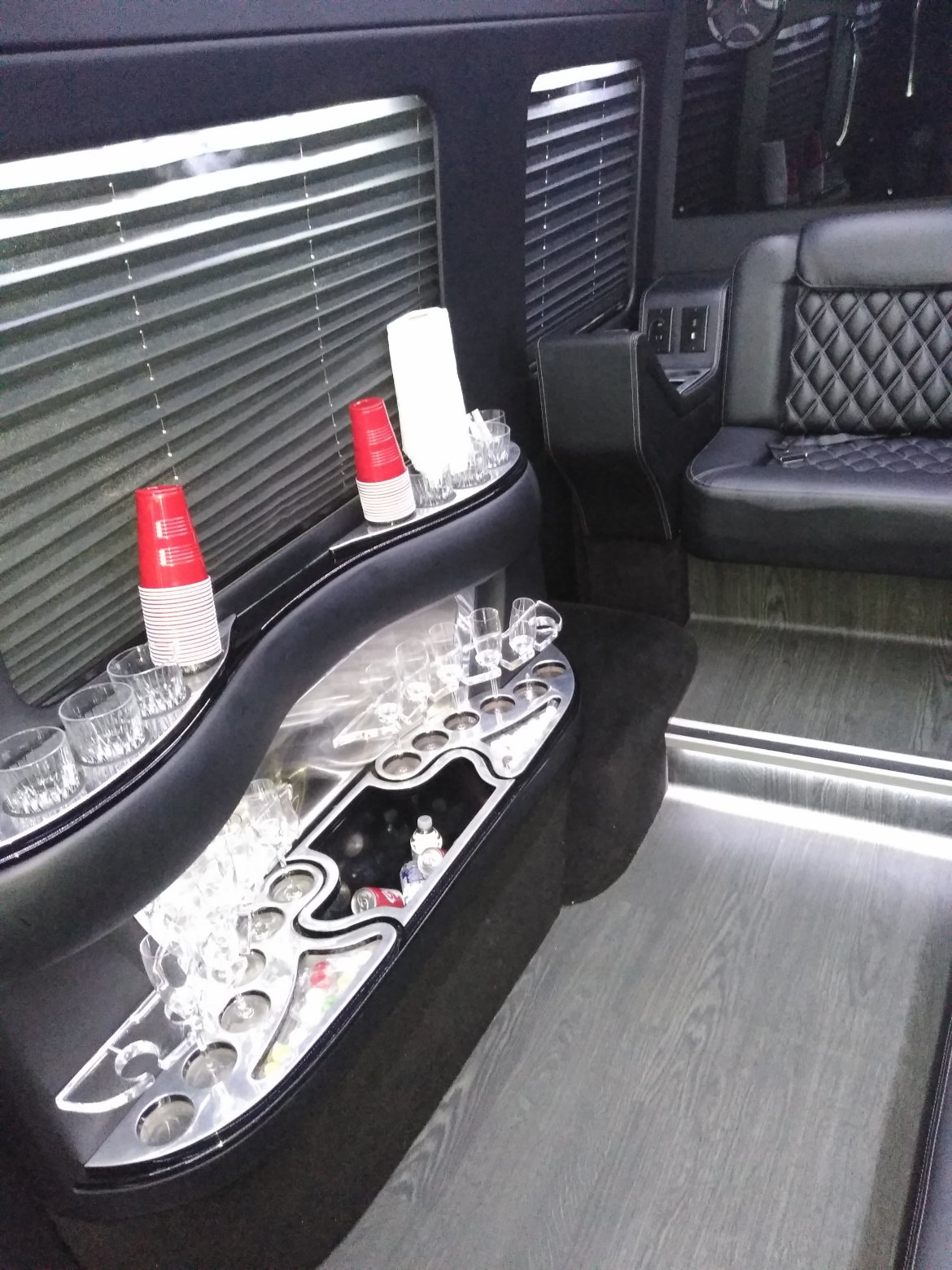 2016 Mercedes-Benz Sprinter 3500 Limousine Sprinter. Excellent condition 36,566 miles 90%tire t - Photo 2