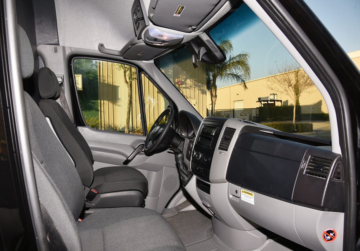 2017 Limos By Moonlight Mercedes-Benz Sprinter Sprinter - Photo 2
