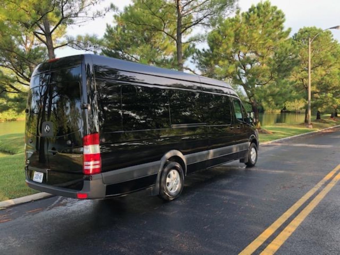 2017 Limos By Moonlight Mercedes-Benz Sprinter Sprinter - Photo 5