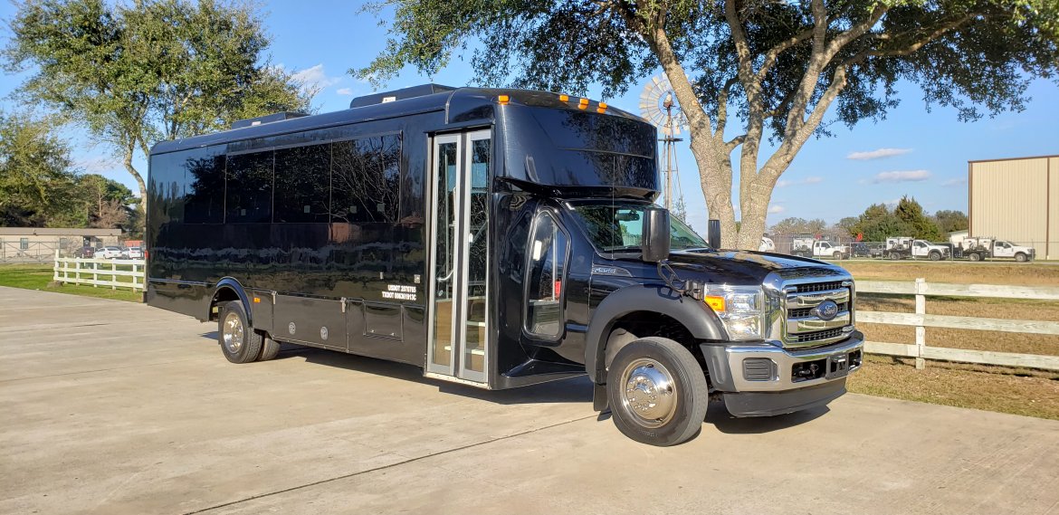 Shuttle Bus for sale: 2015 Ford F550 by Glaval