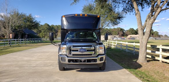 2015 Ford F550 Shuttle Bus for Sale in Houston, TX - Photo 2