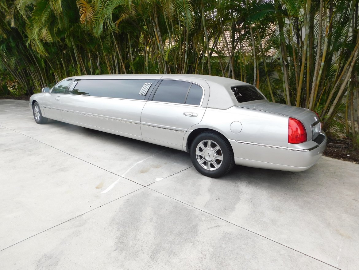 Limousine for sale: 2011 Lincoln 120" Long Door 5th Door Town Car 120" by Krystal