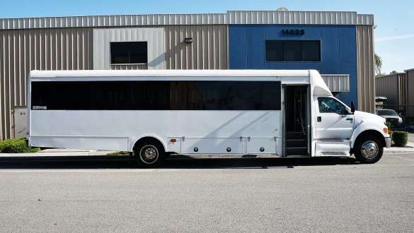 2013 Ford F-650 Shuttle Bus for Sale in Fontana, CA - Photo 2
