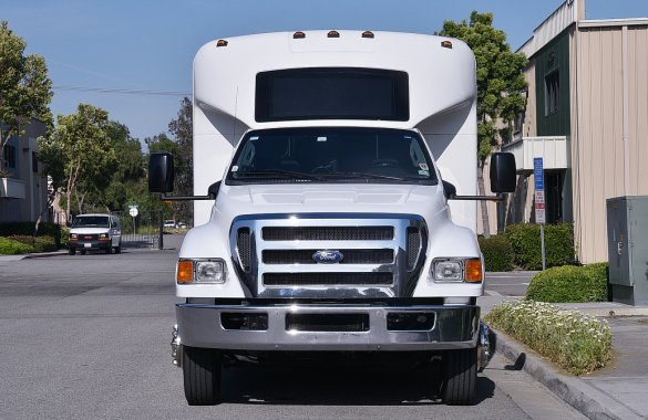 2013 Ford F-650 Shuttle Bus for Sale in Fontana, CA - Photo 3