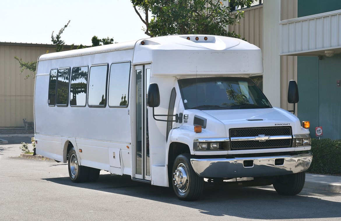 Shuttle Bus for sale: 2007 Chevrolet 5500 by Starcraft