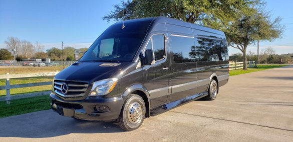2018 Mercedes-Benz SPRINTER 3500 170" EXT Sprinter for Sale in Houston, TX - Photo 3