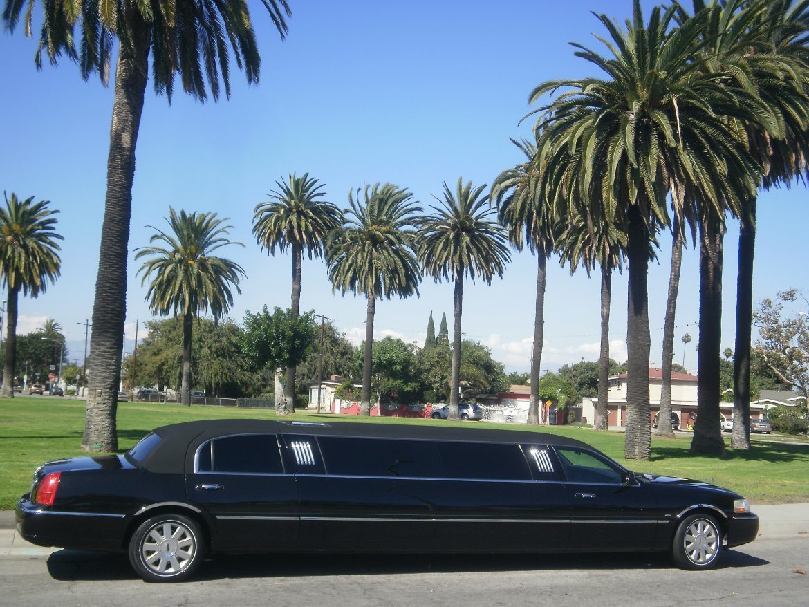 Limousine for sale: 2007 Lincoln towncar