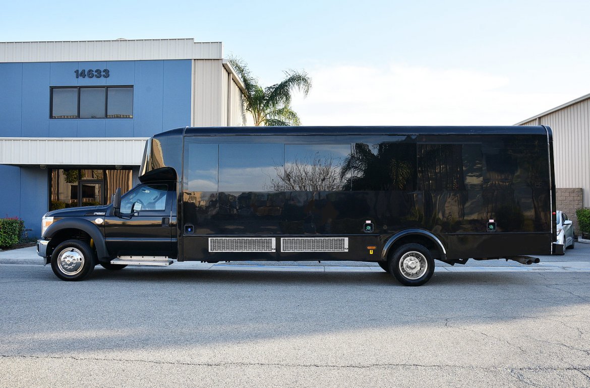 Limo Bus for Sale in Fontana, CO - Photo 7