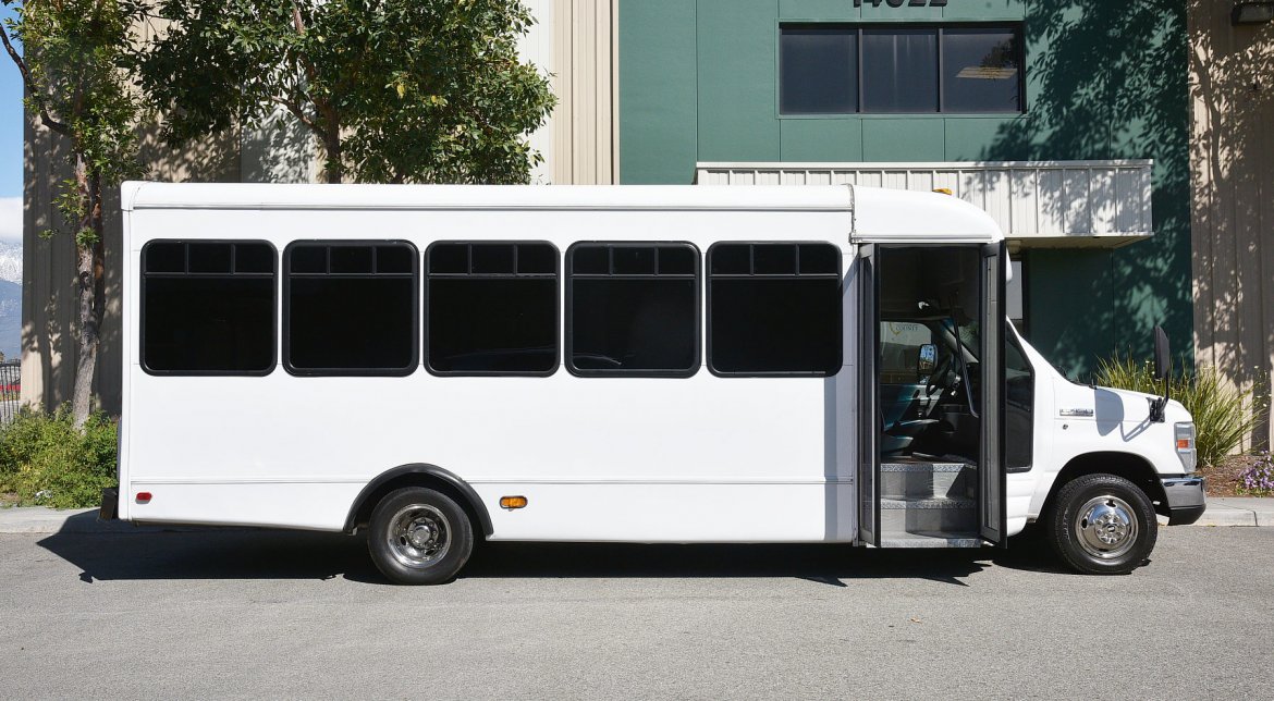 Limo Bus for Sale in Fontana, CA - Photo 8