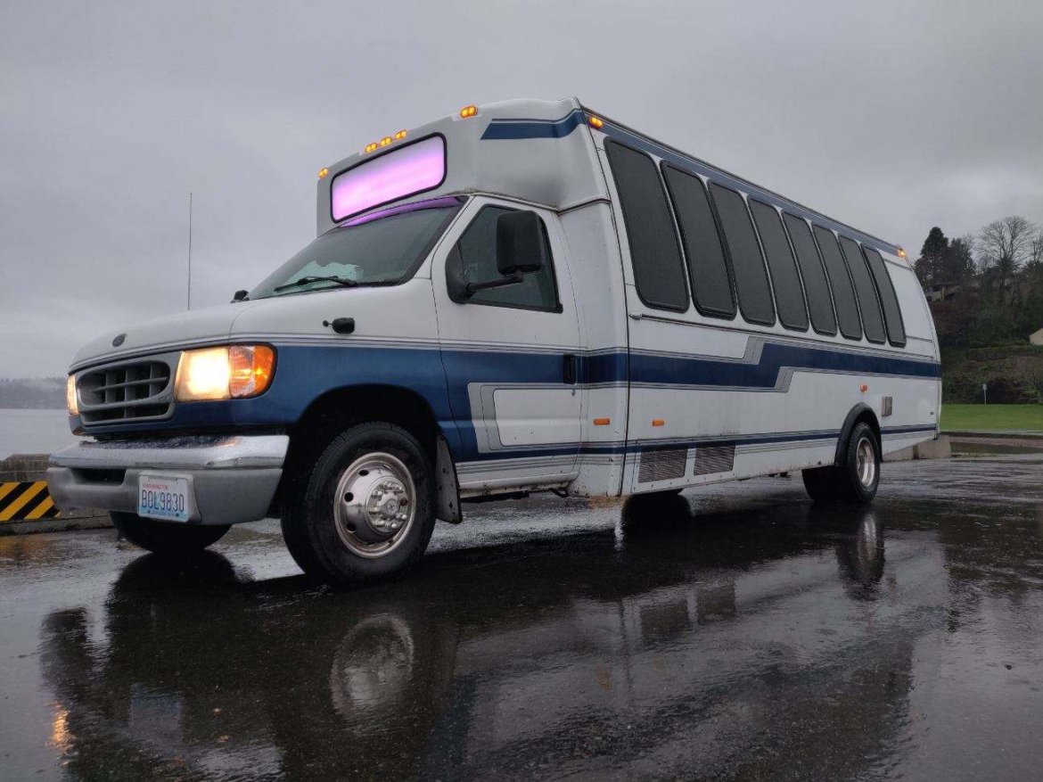 Limo Bus for sale: 1999 Ford E 450