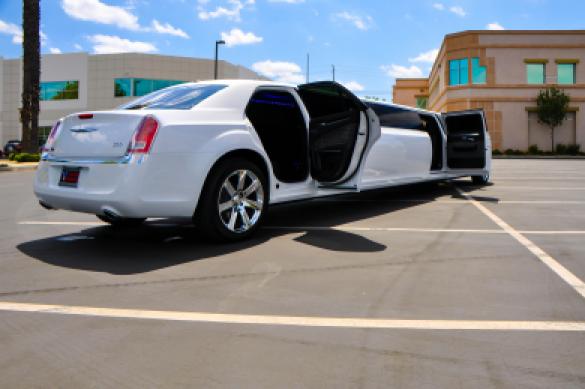 2014 Chrysler 300 - 140 Inch 5th Door Limousine for Sale in Irvine, CA - Photo 3
