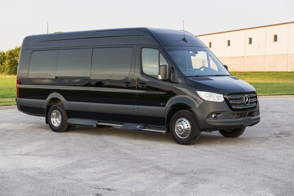 Executive Coach Builders VIP Shuttle  ** Ready to Deliver ** - Photo 3