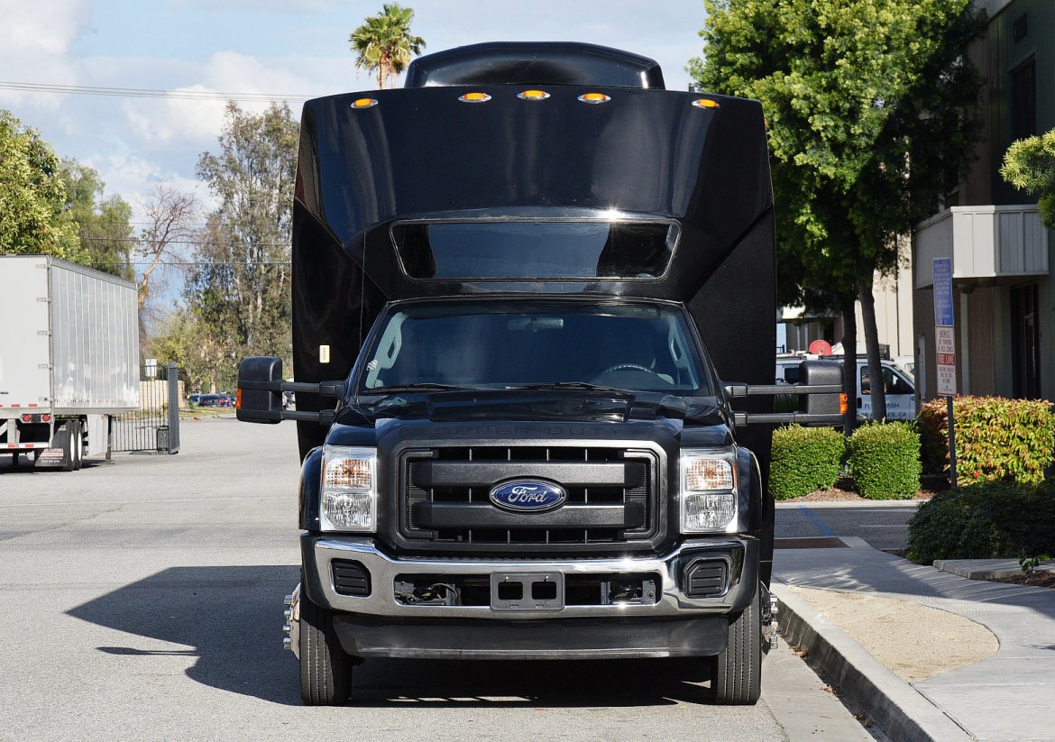 2013 Tiffany Ford F-550 Shuttle Bus - Photo 3
