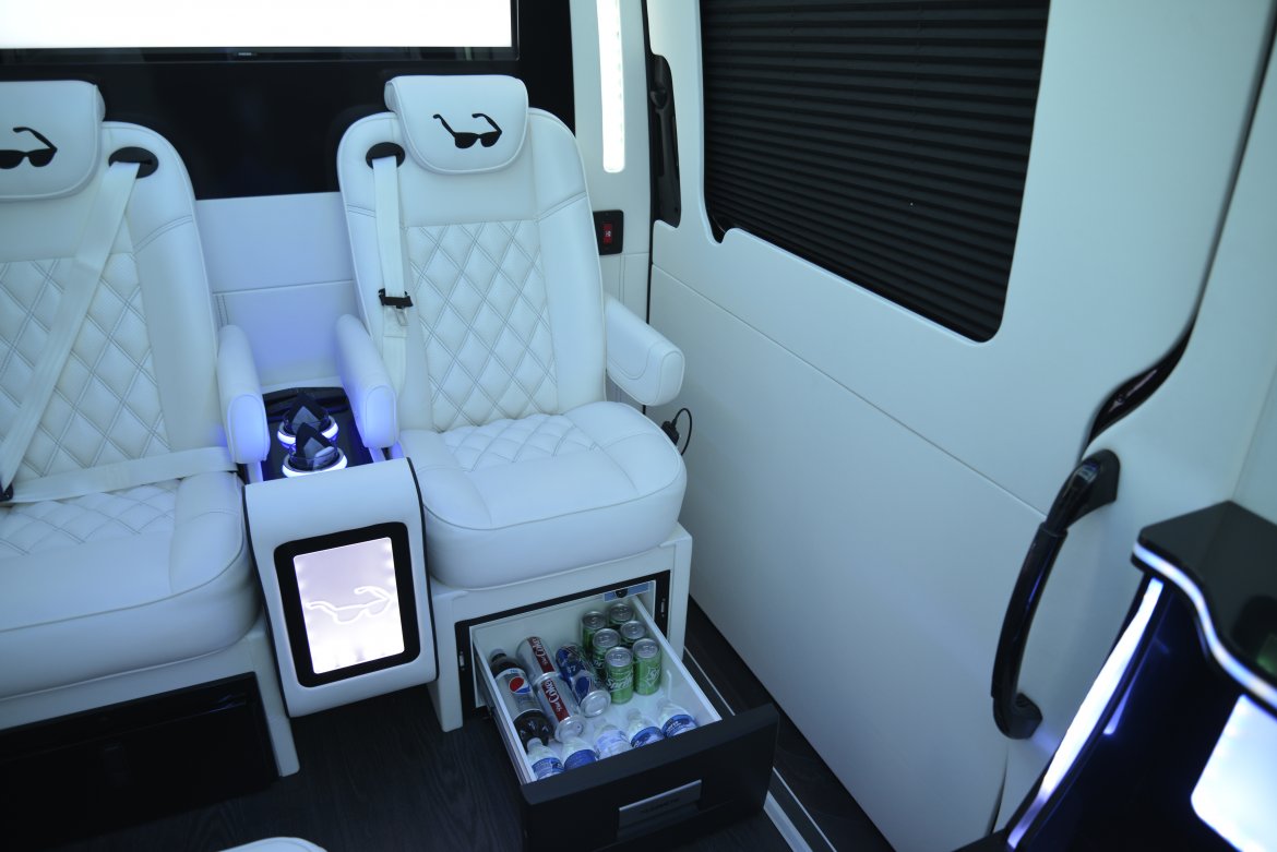 LGE Coachworks CEO Mercedes Sprinter Mobile Office - Photo 3