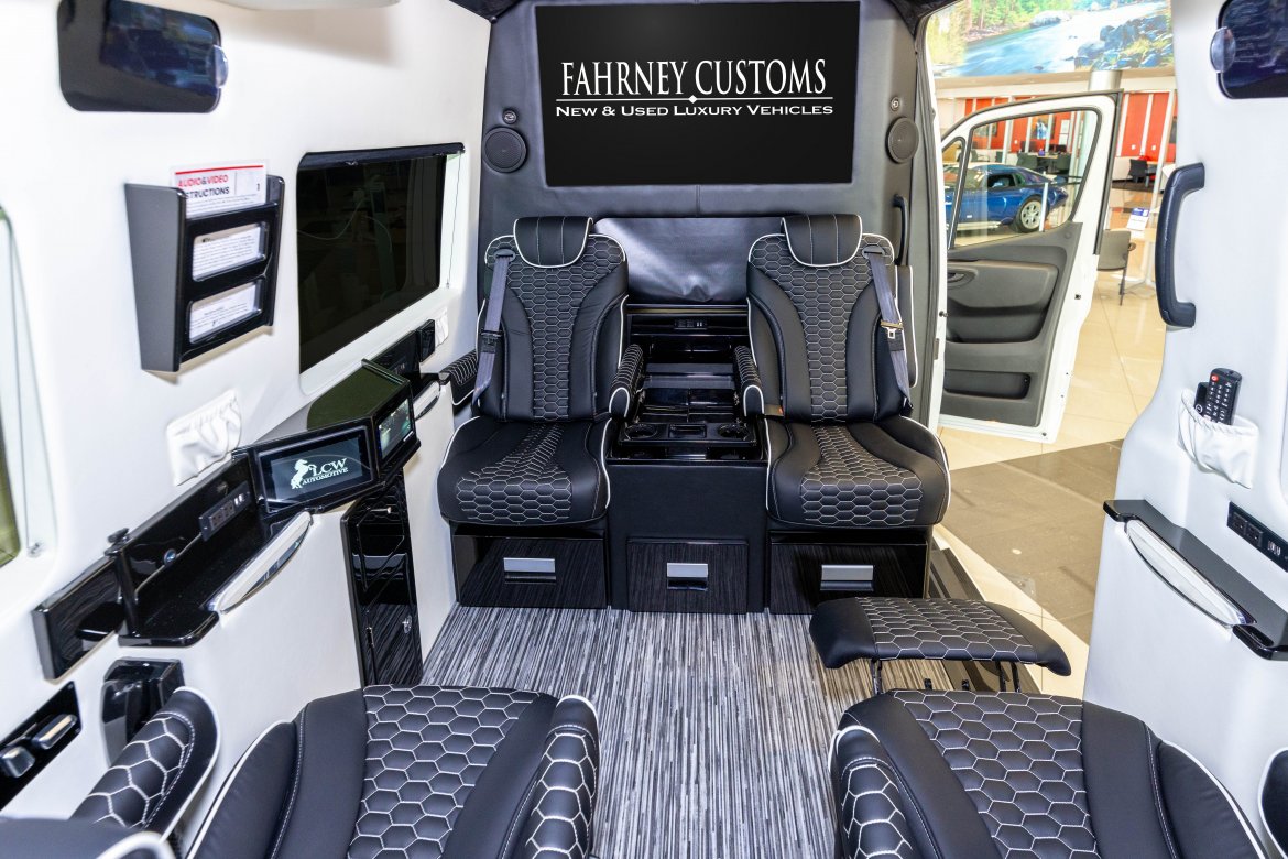 2022 Lcw Automotive  Mercedes-Benz Sprinter Sprinter 170” EXT - Photo 3