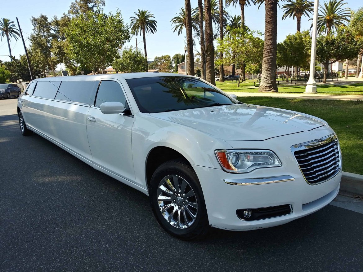 Limousine for sale: 2011 Chrysler 300 by Imperial Body