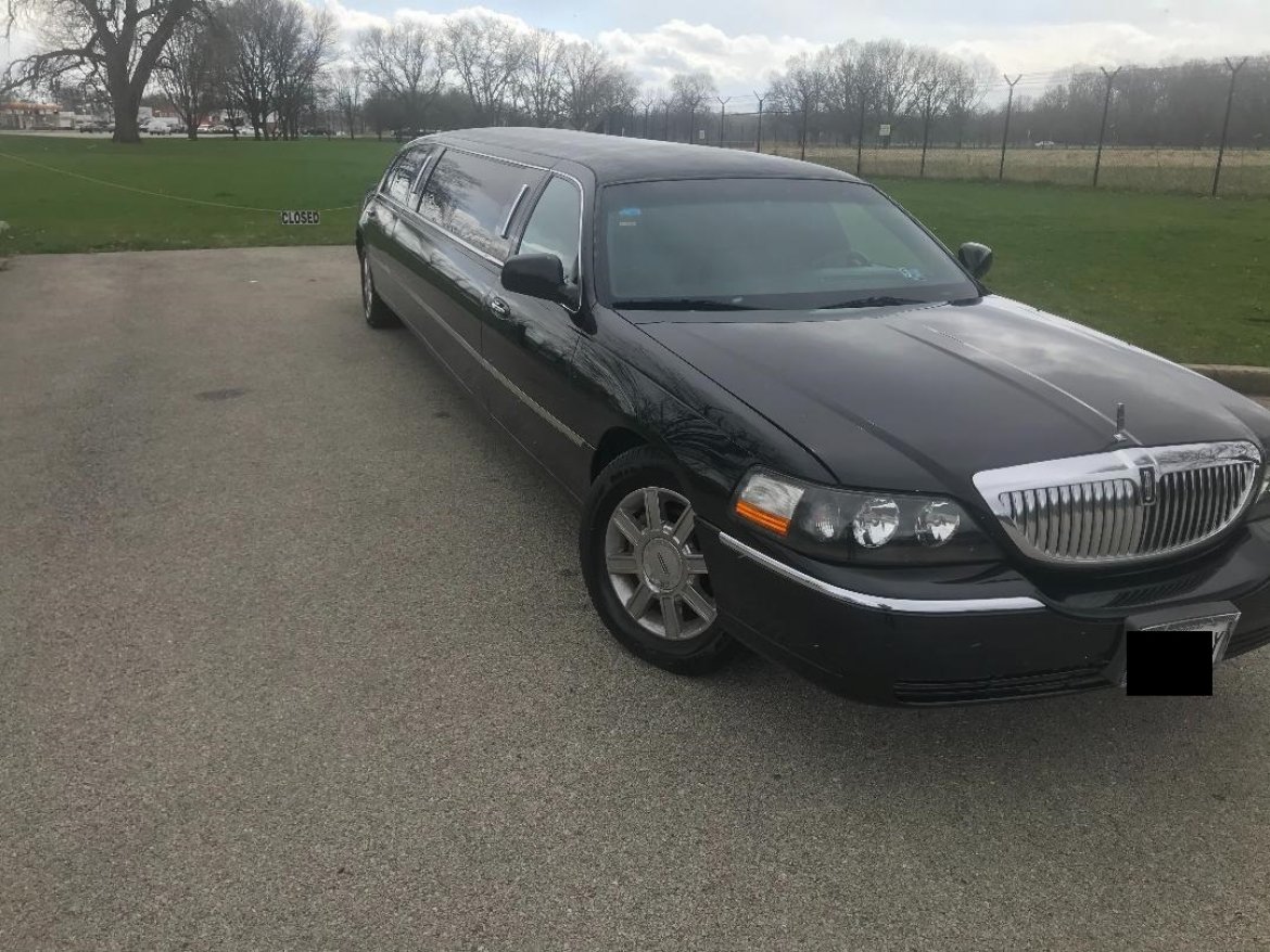 Limousine for sale: 2011 Lincoln town car by american coach