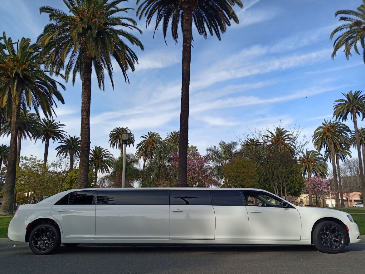 Limousine for sale: 2022 Chrysler 300