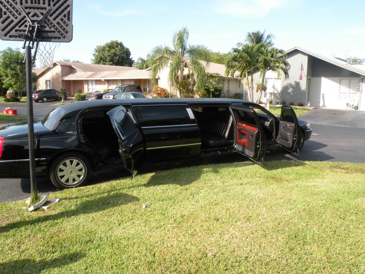 Limousine for sale: 2006 Lincoln stretch 120&quot; by DaBryan