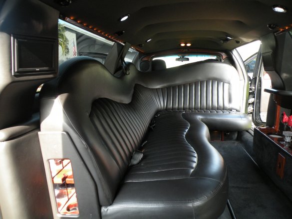 2006 Lincoln stretch Limousine for Sale in Fort Lauderdale, FL - Photo 3