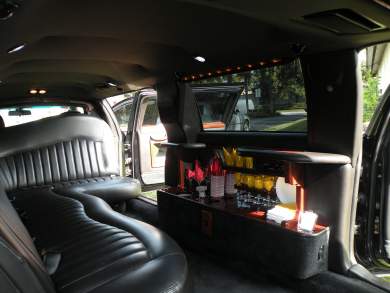2006 Lincoln stretch Limousine for Sale in Fort Lauderdale, Florida, US - Photo 4