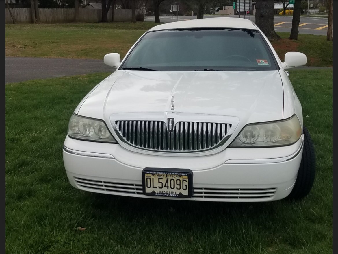 2008 Executive Coach Lincoln Limited Limousine - Photo 2