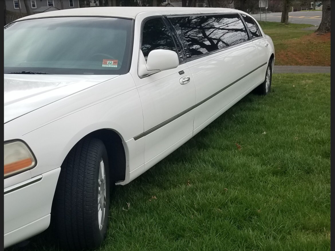 2008 Executive Coach Lincoln Limited Limousine - Photo 3