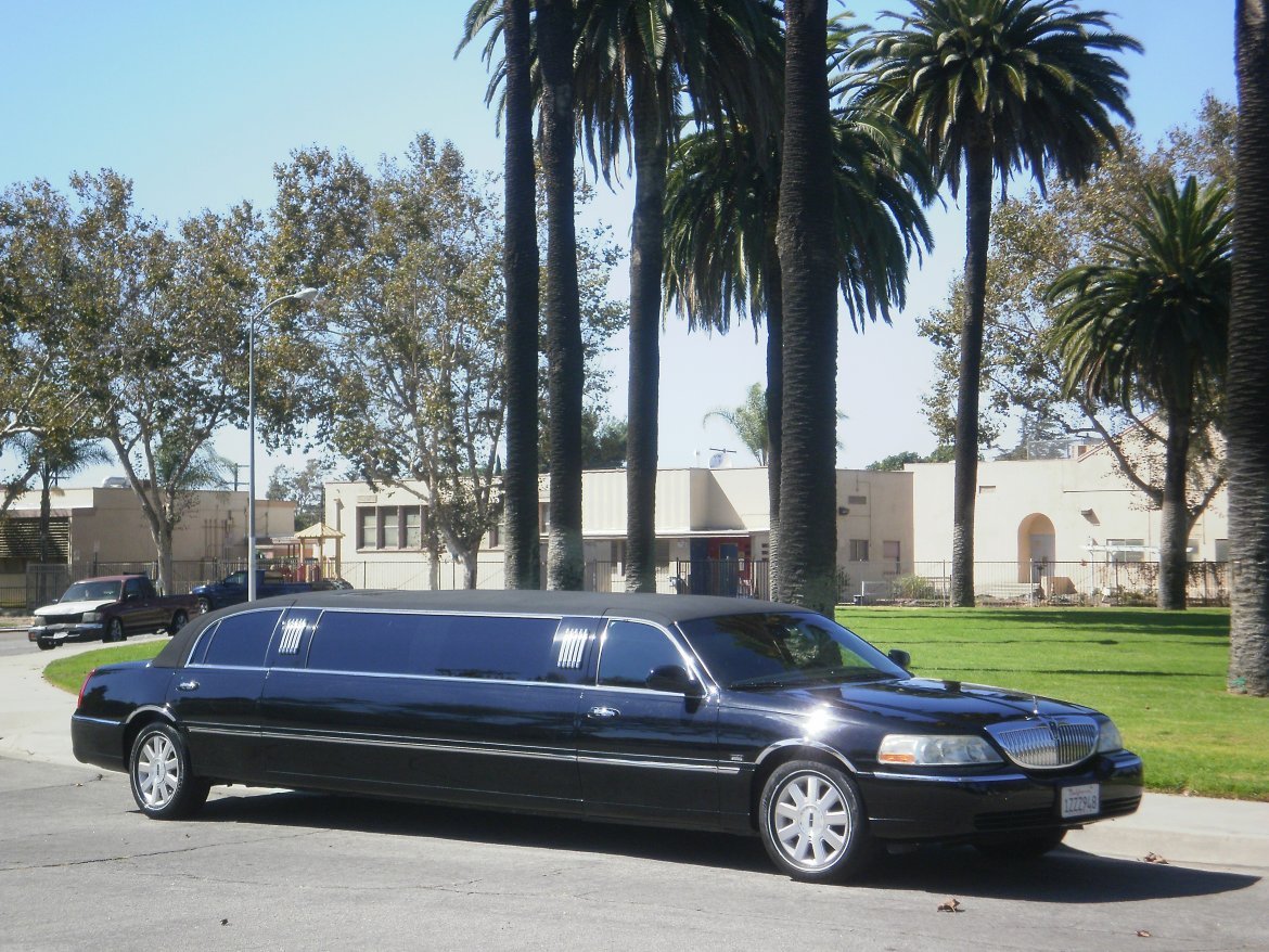 Limousine for sale: 2007 Lincoln Towncar