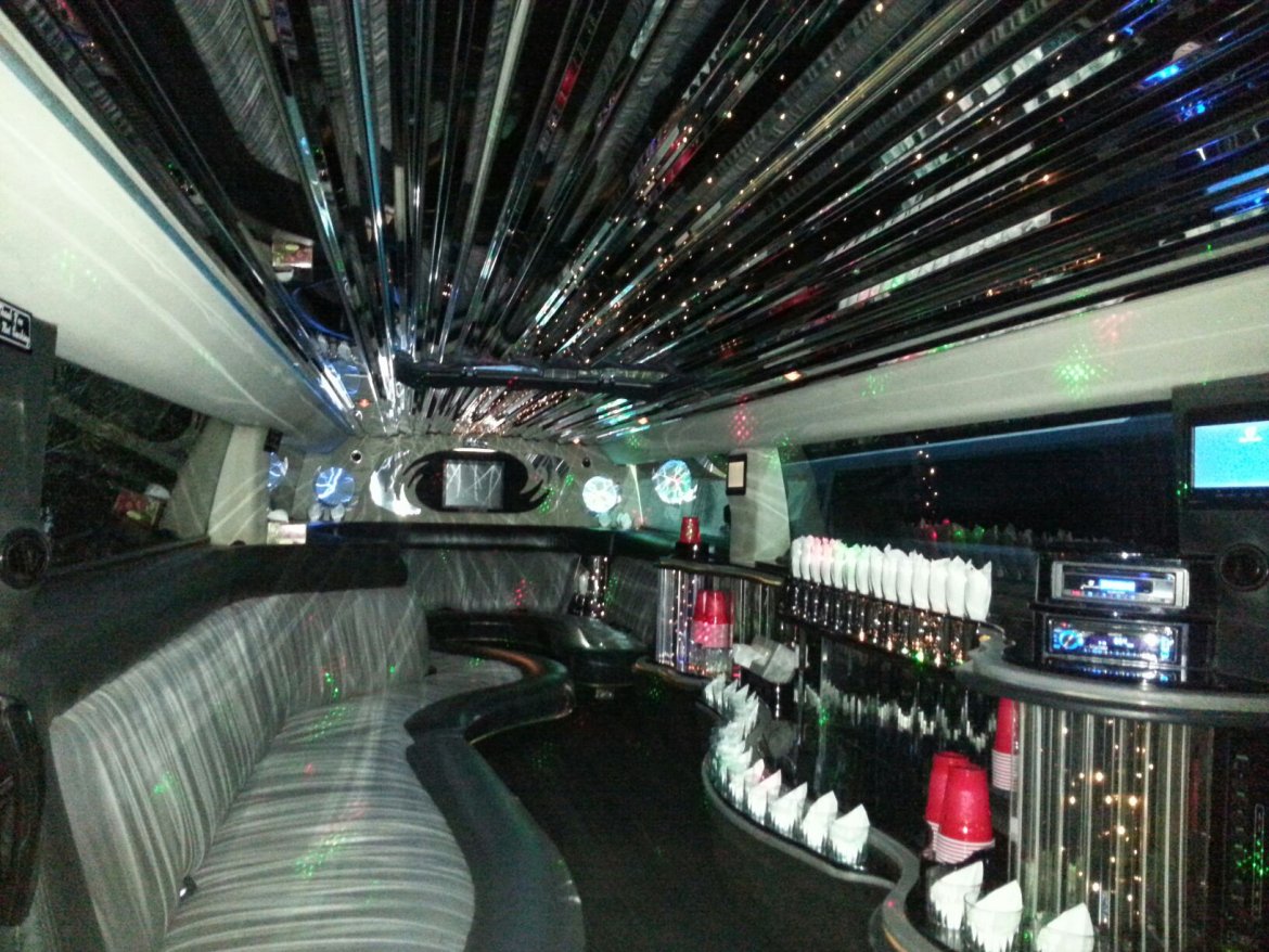 SUV Stretch for Sale in Los Angeles, CA - Photo 2