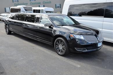 2017 Lincoln MKT Limousine for Sale in Oaklyn, NJ - Photo 2