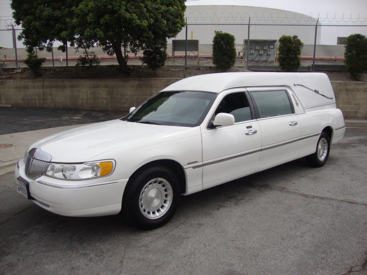 Funeral for sale: 2002 Lincoln Hearse by Krystal