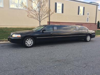 2005 Lincoln Town Car Limousine for Sale in Richmond, VA - Main Photo