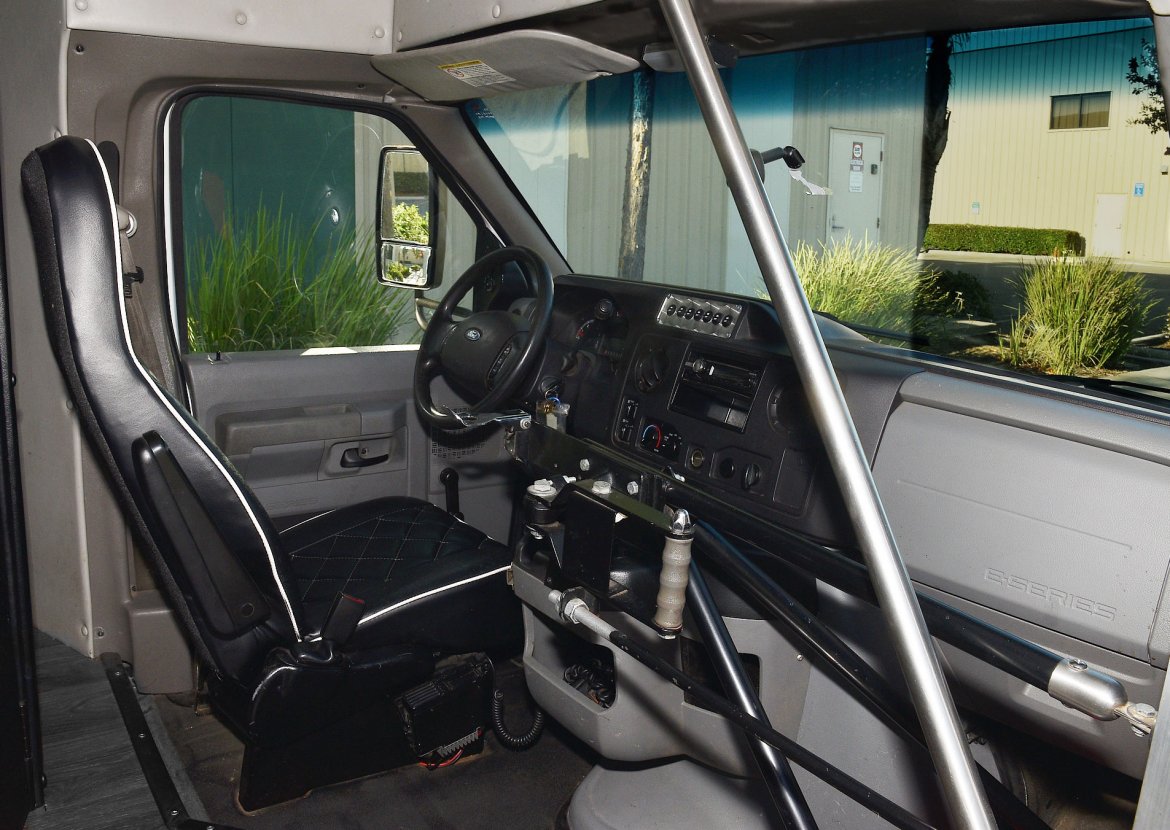 Limo Bus for Sale in Fontana, CA - Photo 9