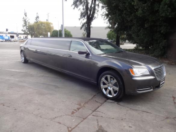 2014 Chrysler 140 Inch Limousine for Sale in Irvine, CA - Photo 2