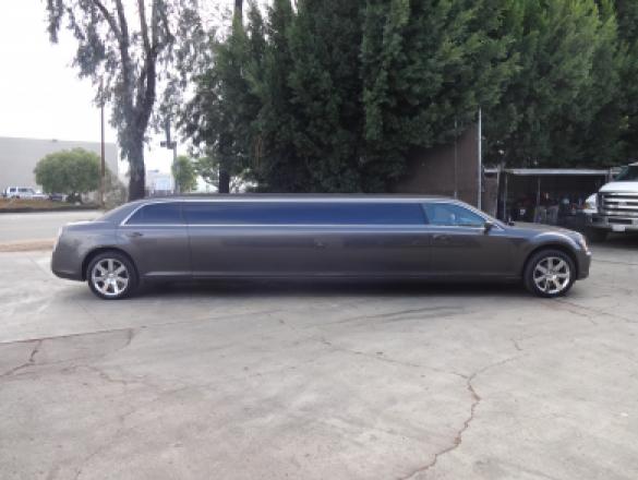 2014 Chrysler 140 Inch Limousine for Sale in Irvine, CA - Photo 3