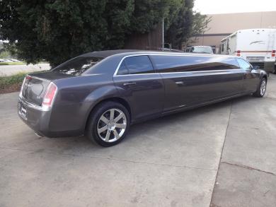 2014 Chrysler 140 Inch Limousine for Sale in Irvine, California, US - Photo 4