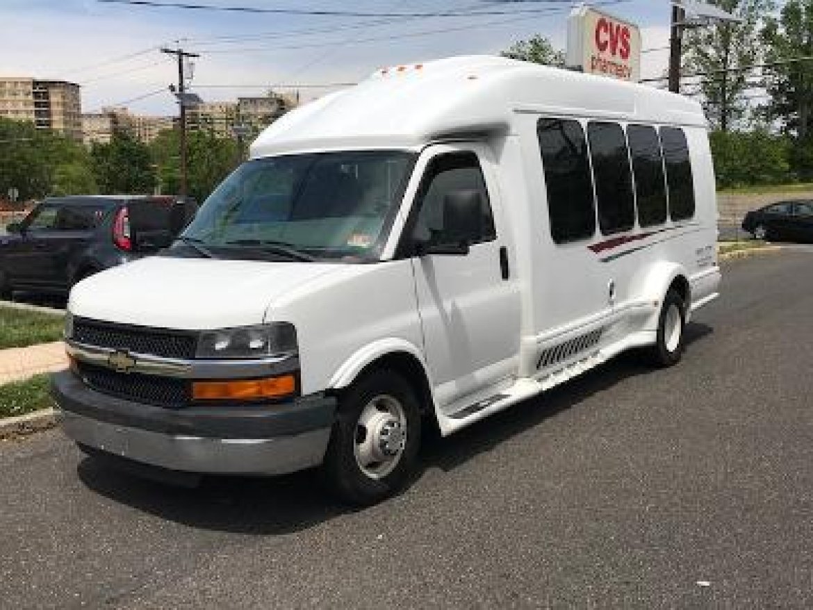 Shuttle Bus for sale: 2012 Chevrolet 3500 23&quot; by Starcraft