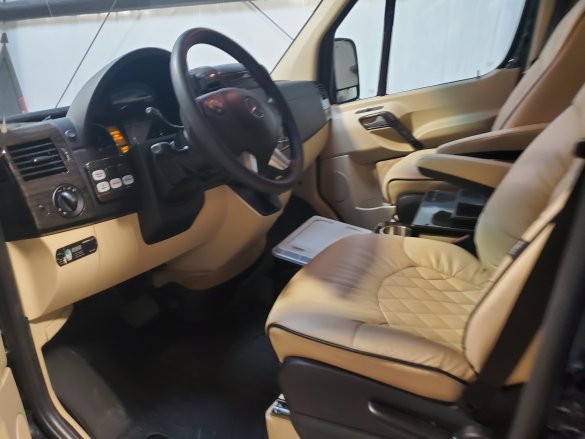 2018 Mercedes-Benz 2500 Sprinter for Sale in Clovis, CA - Photo 2