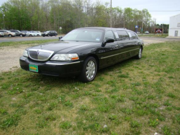 2005 Lincoln Town Car Royale Limousine for Sale in Egg Harbor City, NJ - Main Photo