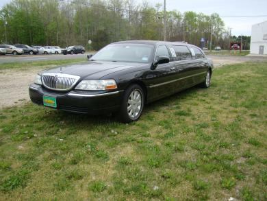2005 Lincoln  Town Car Royale Limousine for Sale in Egg Harbor City, NJ - Main Photo