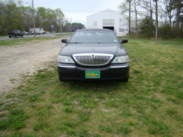 2005 Lincoln Town Car Royale Limousine for Sale in Egg Harbor City, NJ - Photo 2