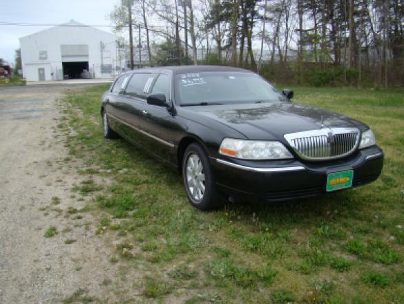 2005 Lincoln Town Car Royale Limousine for Sale in Egg Harbor City, NJ - Photo 3