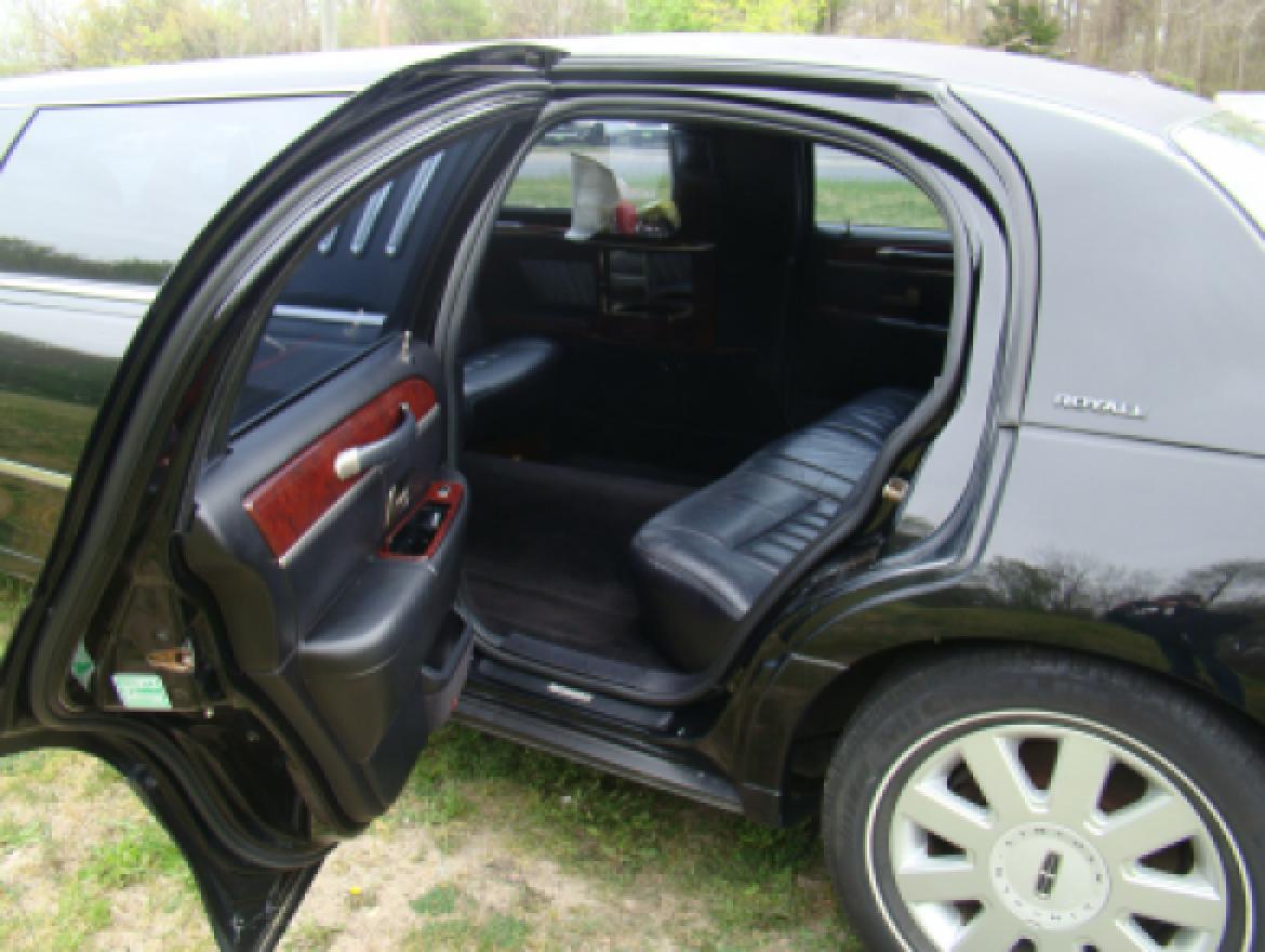 Photo of Limousine for sale: 2005 Lincoln  Town Car Royale