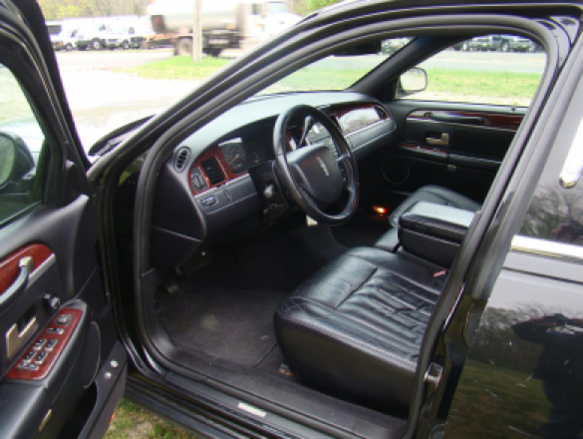 Photo of Limousine for sale: 2005 Lincoln  Town Car Royale
