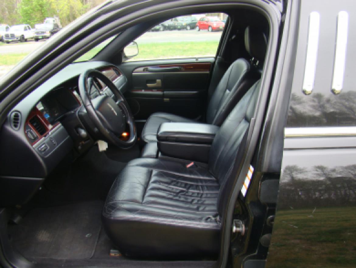 Photo of Limousine for sale: 2005 Lincoln  Town Car Royale