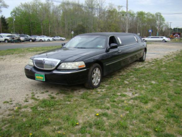 2006 Lincoln  Town Car Executive Limo Limousine