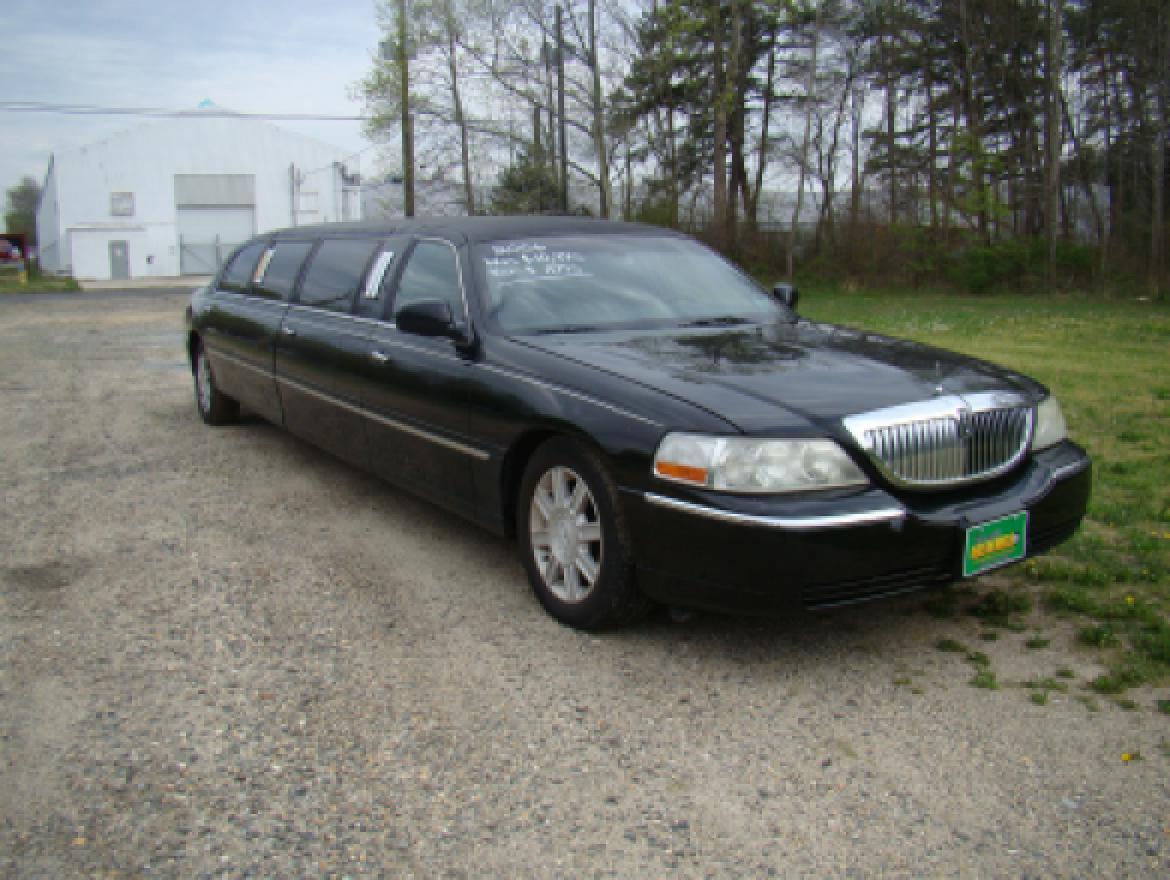 Photo of Limousine for sale: 2006 Lincoln Town Car Executive Limo 72&quot;