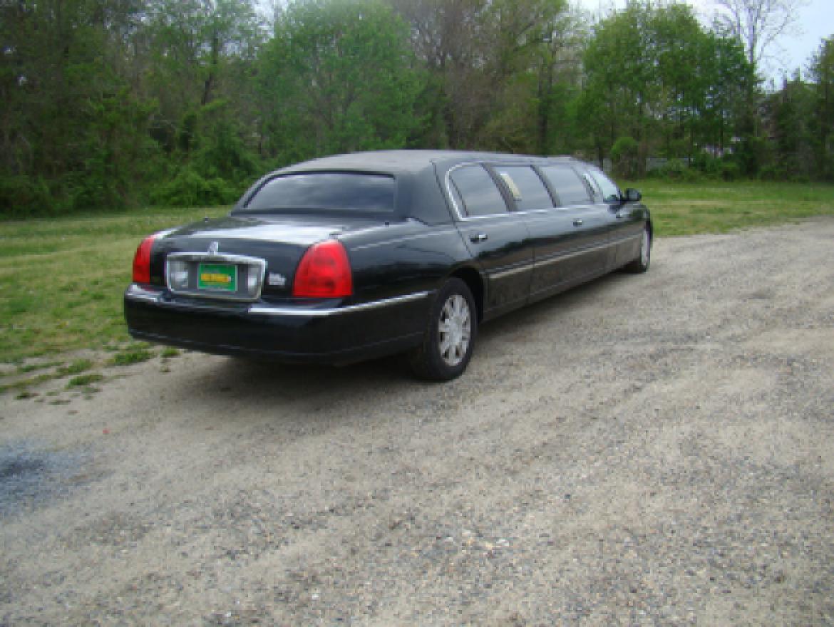Photo of Limousine for sale: 2006 Lincoln Town Car Executive Limo 72&quot;