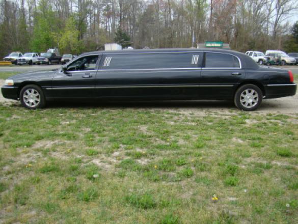 2006 Lincoln  Town Car Executive Limo Limousine